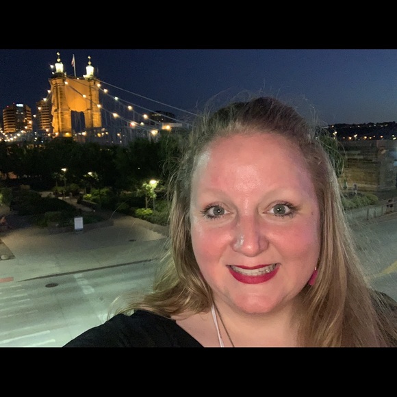 Meet your Posher, Amanda - Picture 1 of 1